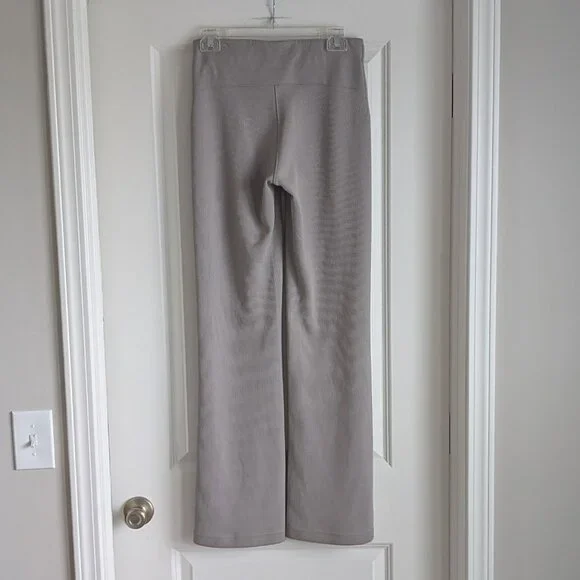 Lululemon Softstreme Ribbed Zip Flared Pant, Riverstone, Size 6 - Picture 6 of 8